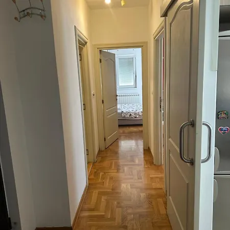 Cozy Two Bedroom In Appartement Belgrade