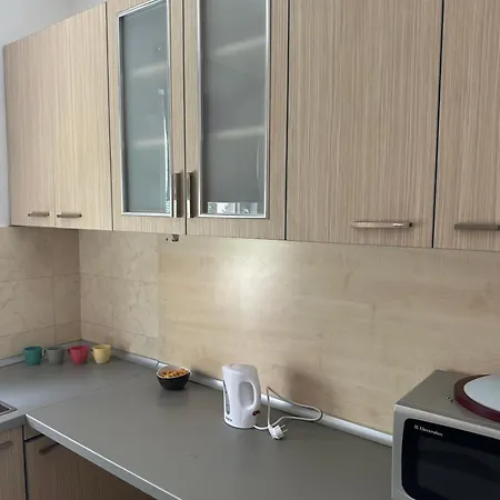 Cozy Two Bedroom In Apartment